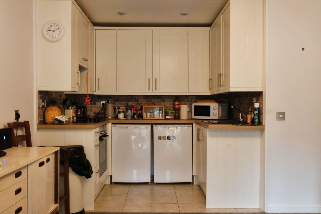 Property photo 3 of 15 Kitchen