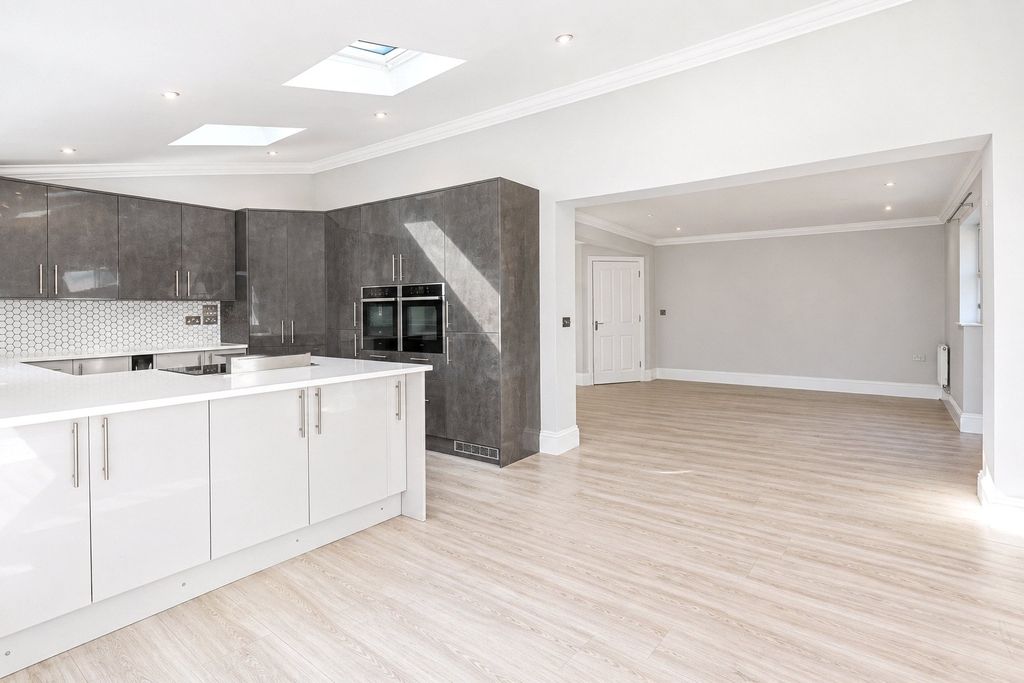 Property photo 3 of 19 Living/ Kitchen