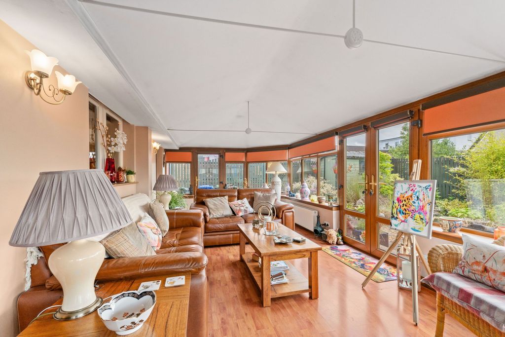 Property photo 3 of 30 Conservatory / Second Lounge
