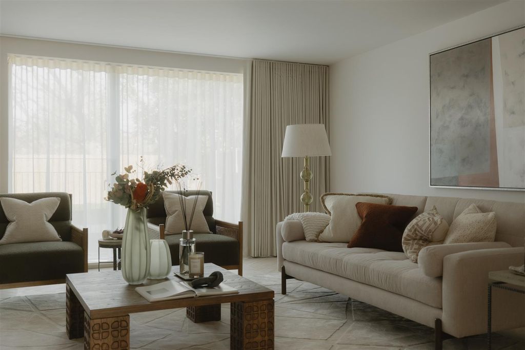 Property photo 3 of 14 Coombe Lane_Warm_011.Jpg
