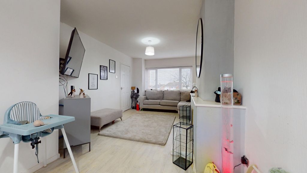 Property photo 3 of 13 4754104