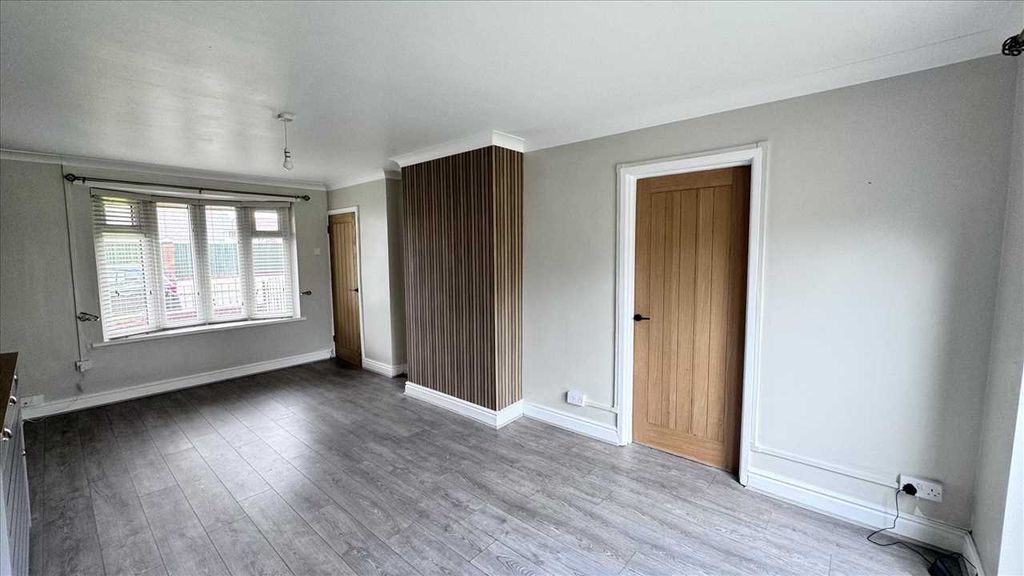 Property photo 2 of 10 Lounge