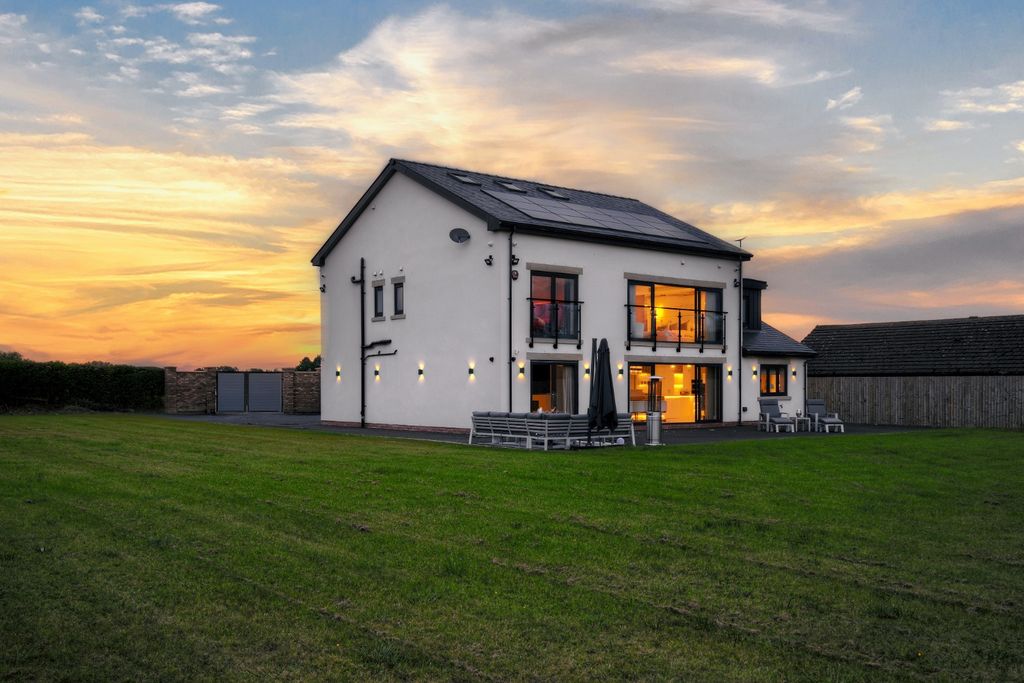 Property photo 2 of 33 3611985