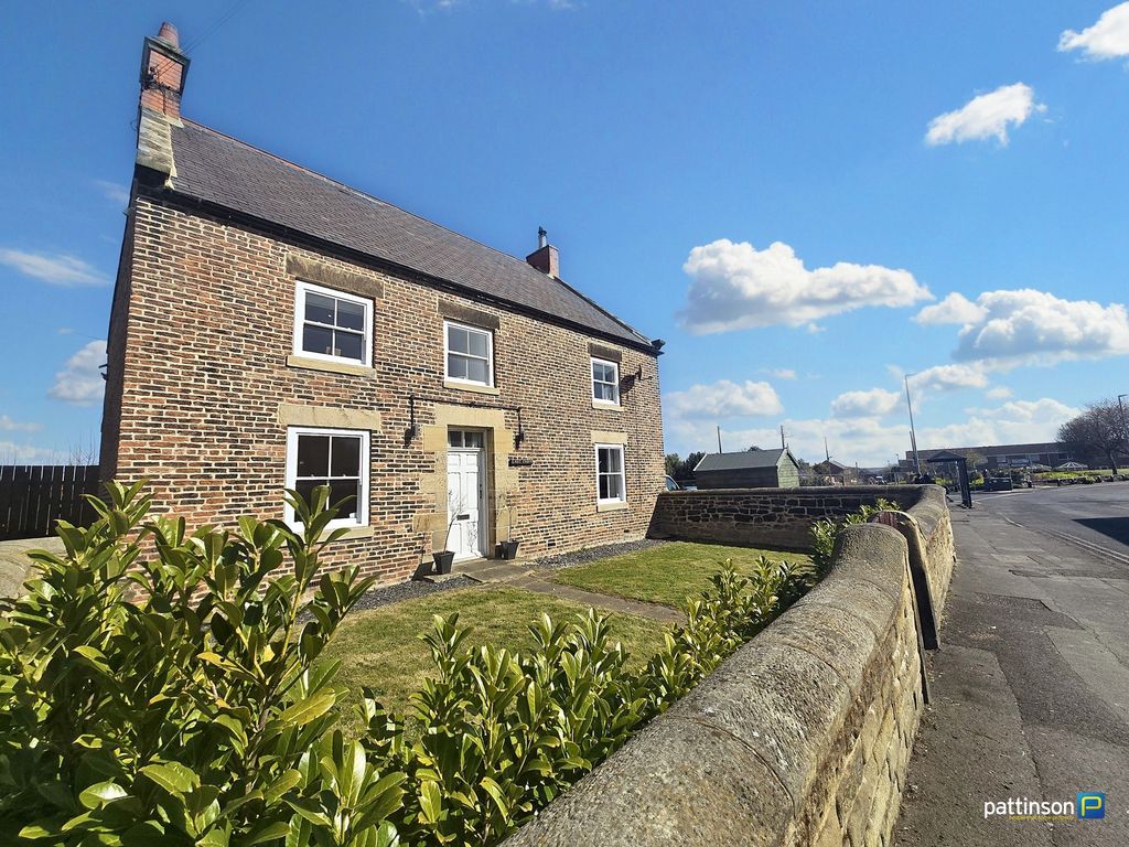 Property photo 1 of 43