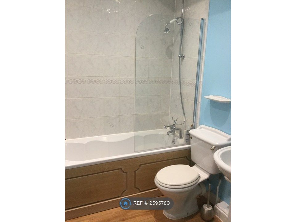 Property photo 1 of 8 Bathroom