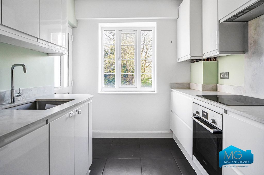 Property photo 2 of 18 Picture No. 16