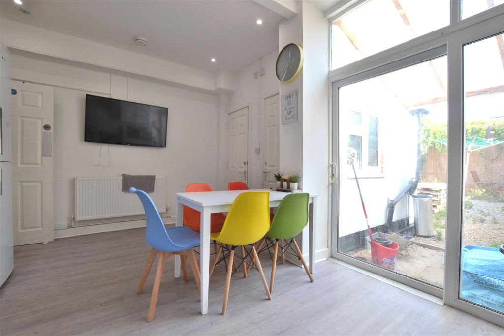 Property photo 3 of 7 Dining