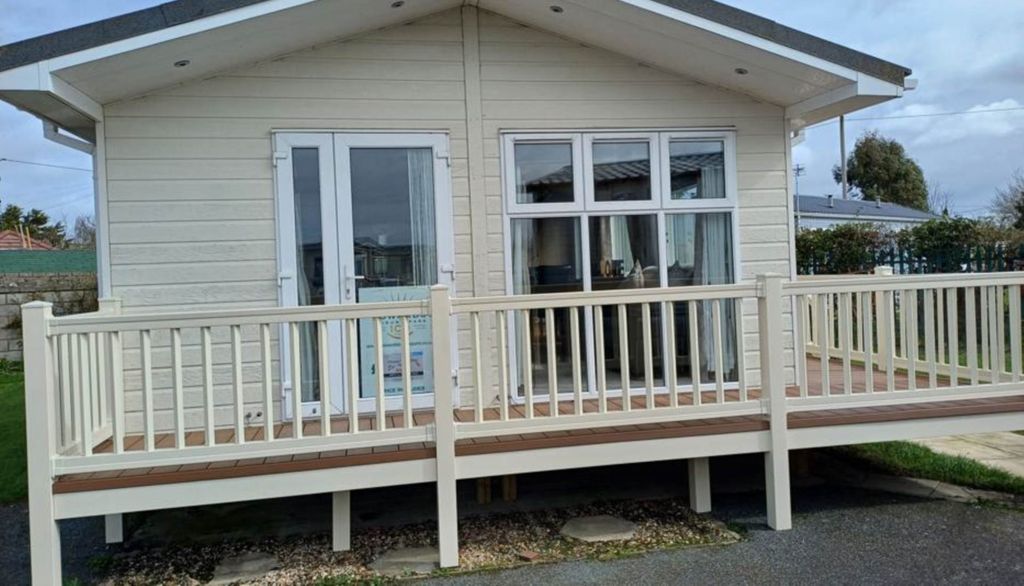 Property photo 1 of 23