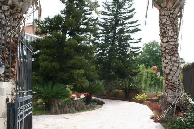 Property photo 2 of 19