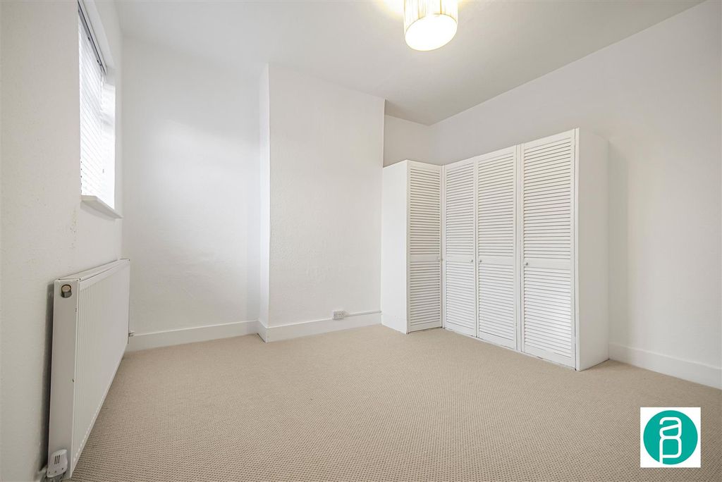 Property photo 3 of 10 Main Bedroom