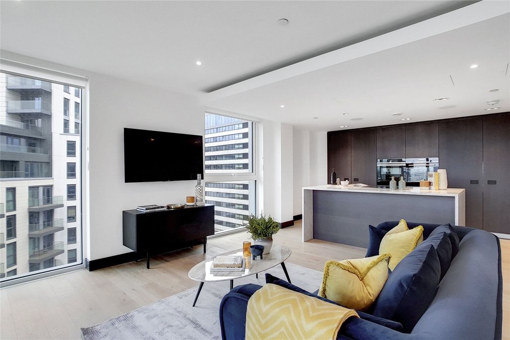 Property photo 3 of 14 Montpellier House