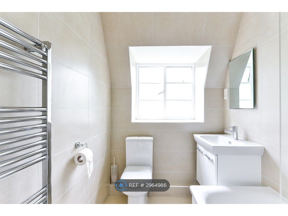 Property photo 1 of 11 Bathroom