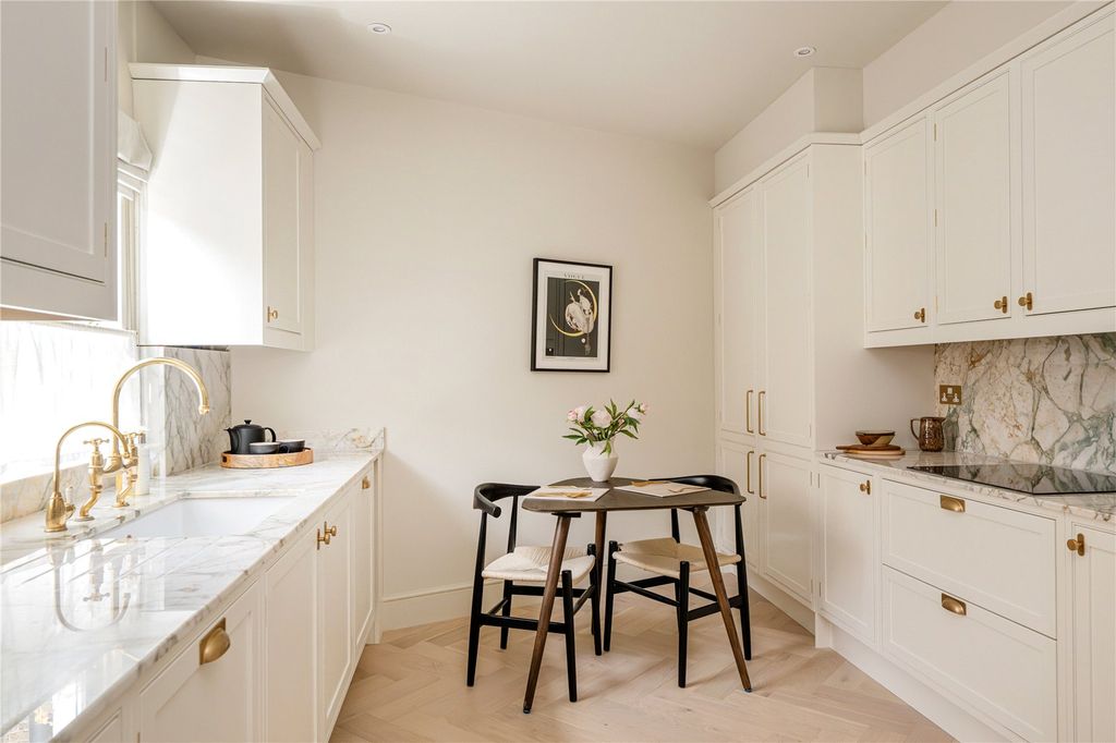 Property photo 3 of 12 Dining Area