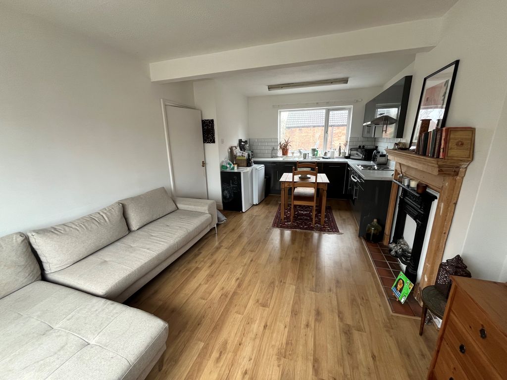 Property photo 3 of 9 275J