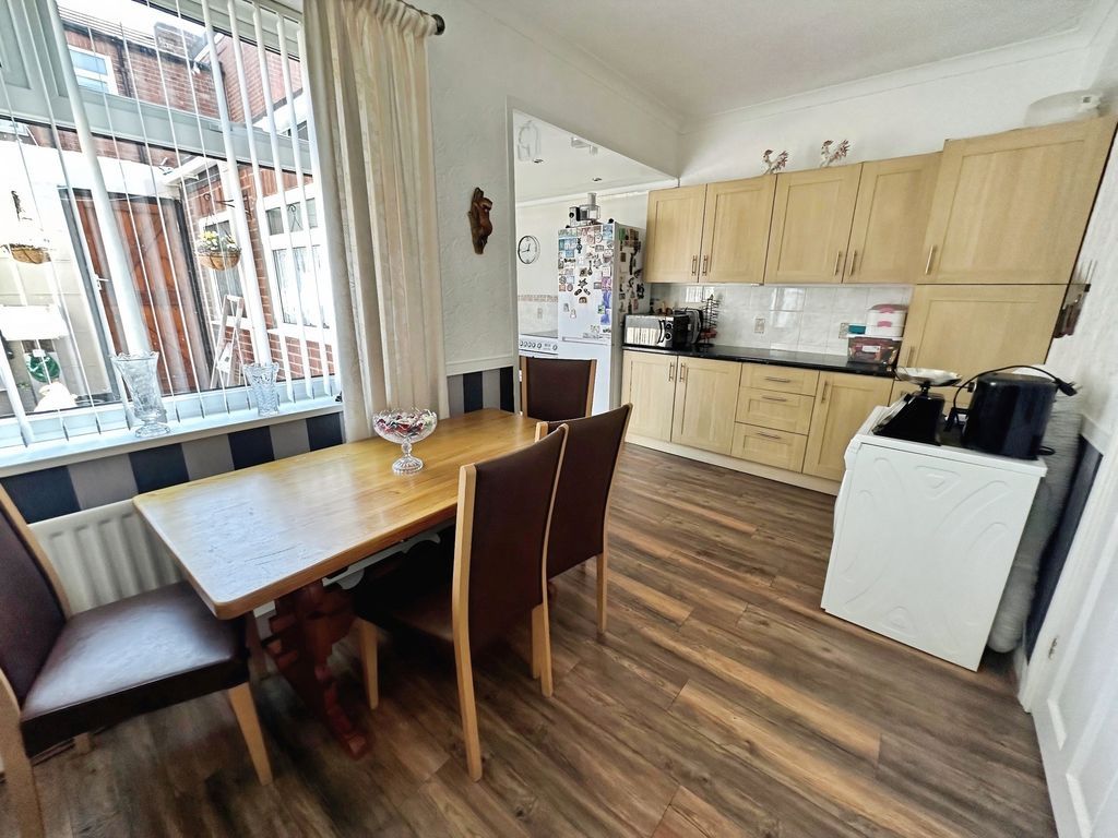 Property photo 3 of 12 Photo 7