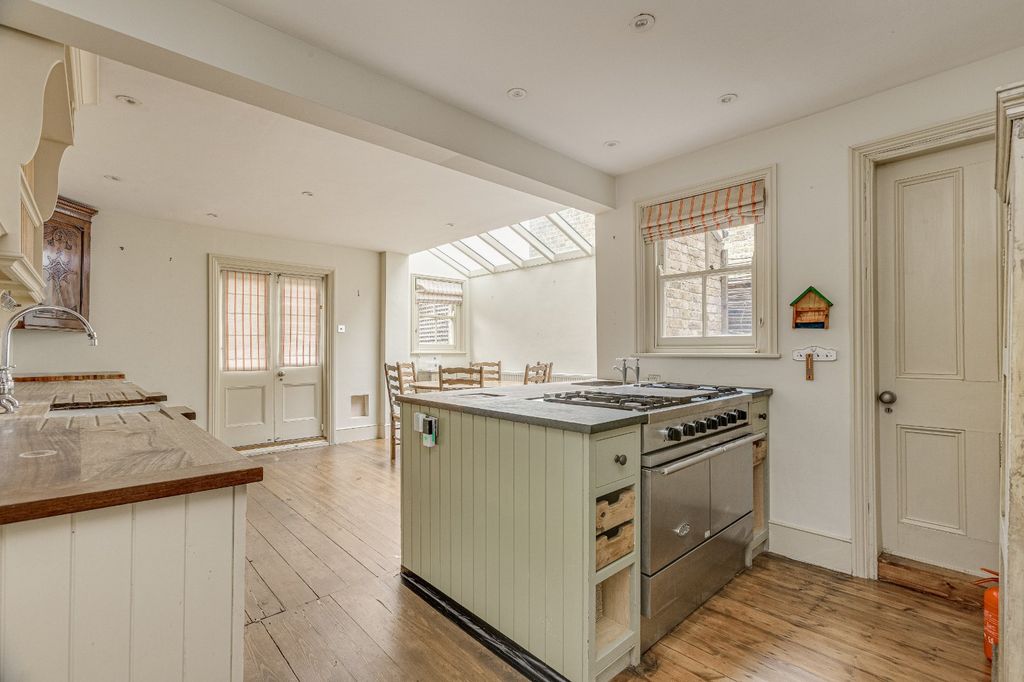 Property photo 3 of 12