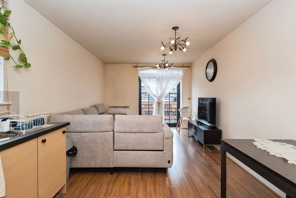 Property photo 3 of 20 Pbox-Img.Jpg