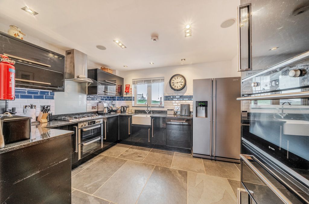 Property photo 3 of 13 1449275-6-69E925B...