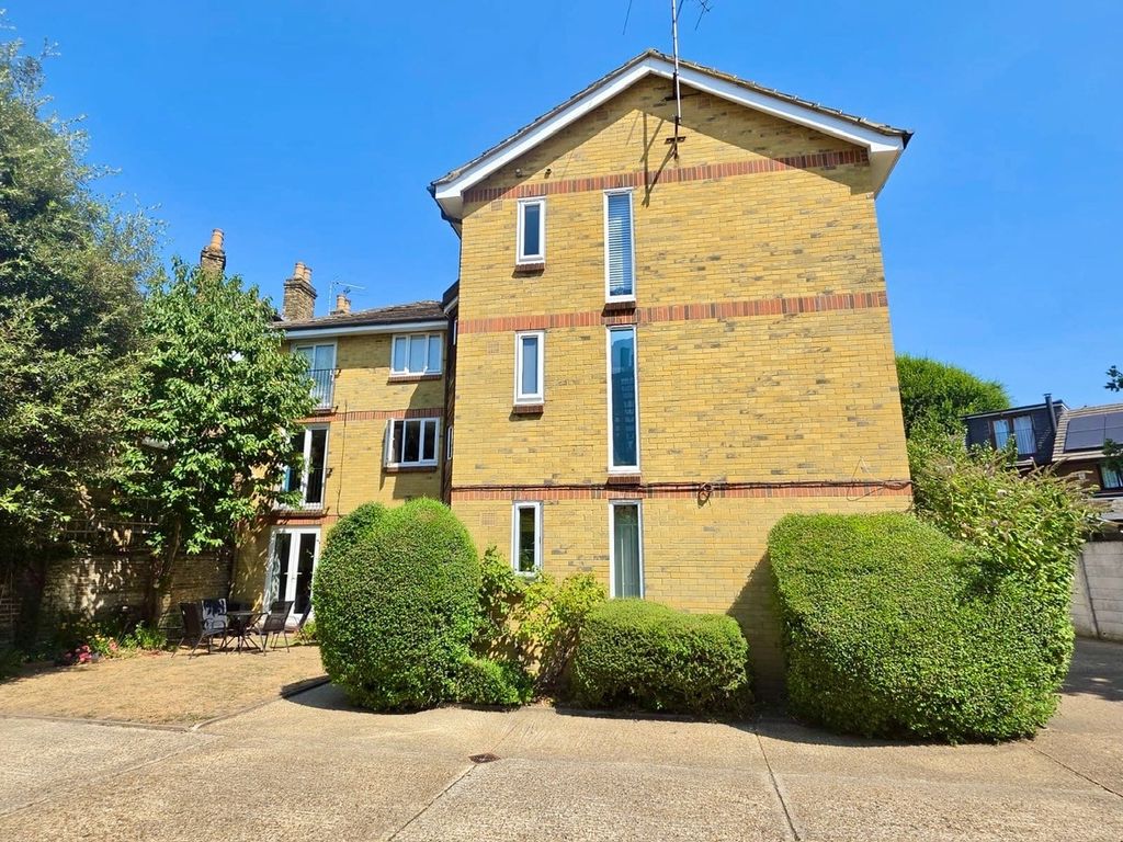 Property photo 2 of 7