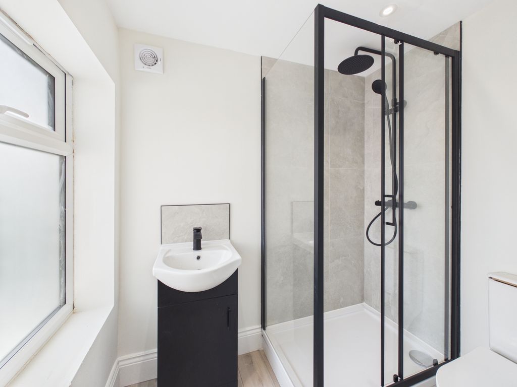 Property photo 2 of 7 Room 4 Ensuite