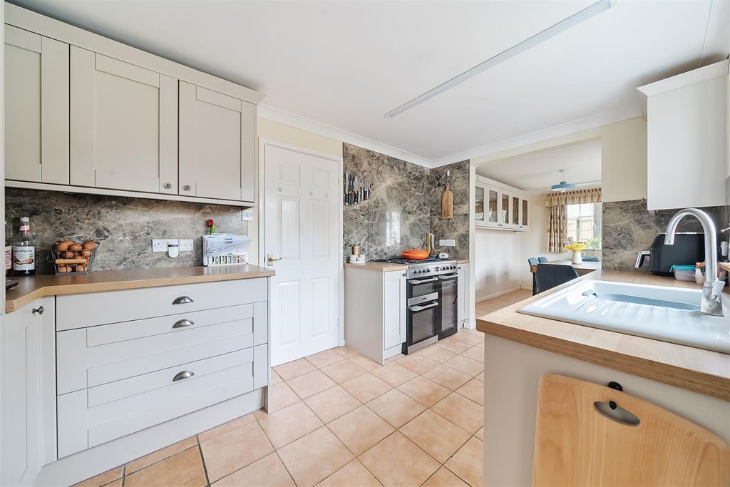 Property photo 2 of 17 Kitchen