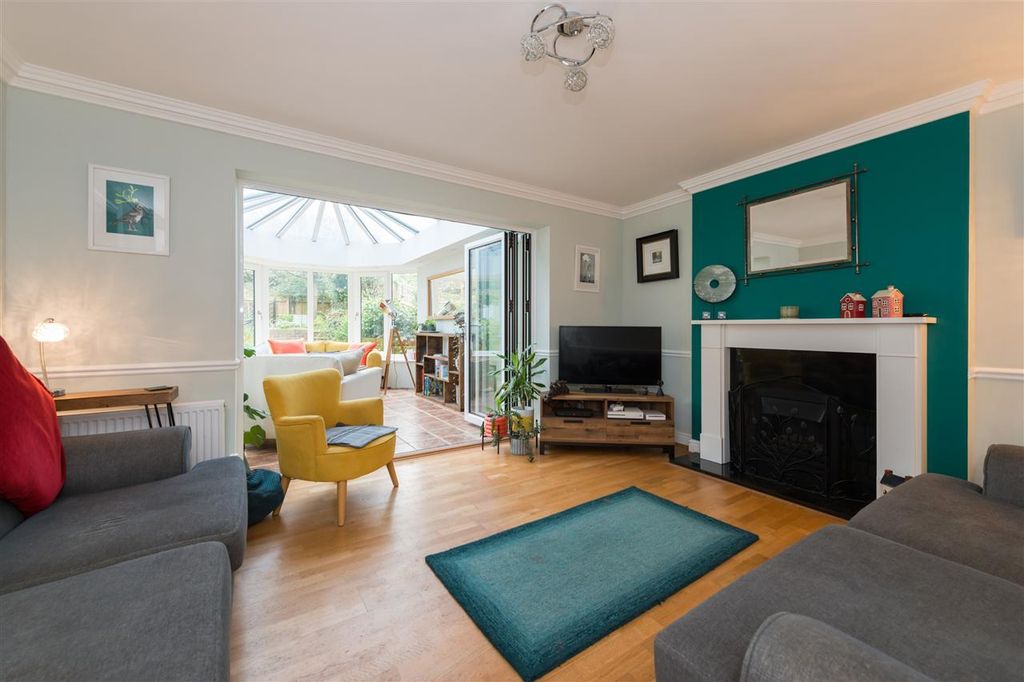 Property photo 2 of 25