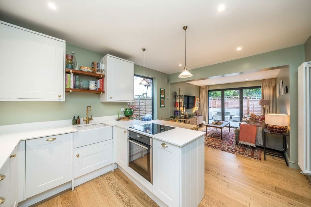 Property photo 2 of 8