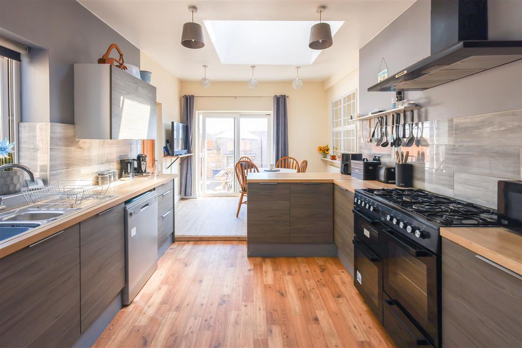 Property photo 3 of 28 Kitchen Diner
