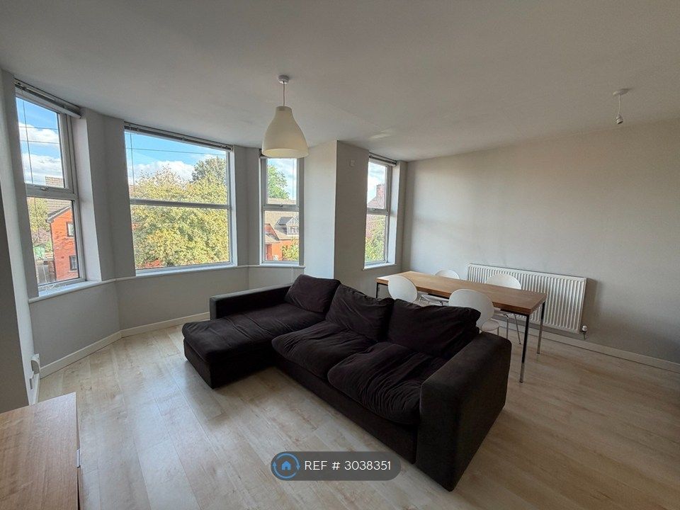 Property photo 1 of 7 Living Room