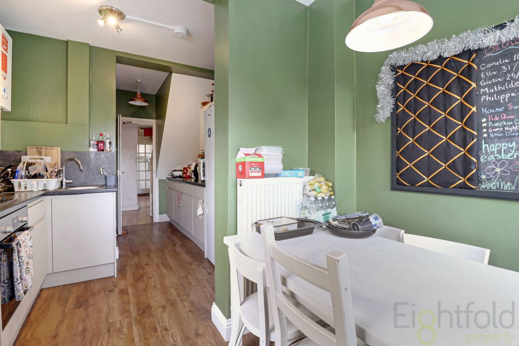 Property photo 3 of 20 Kitchen