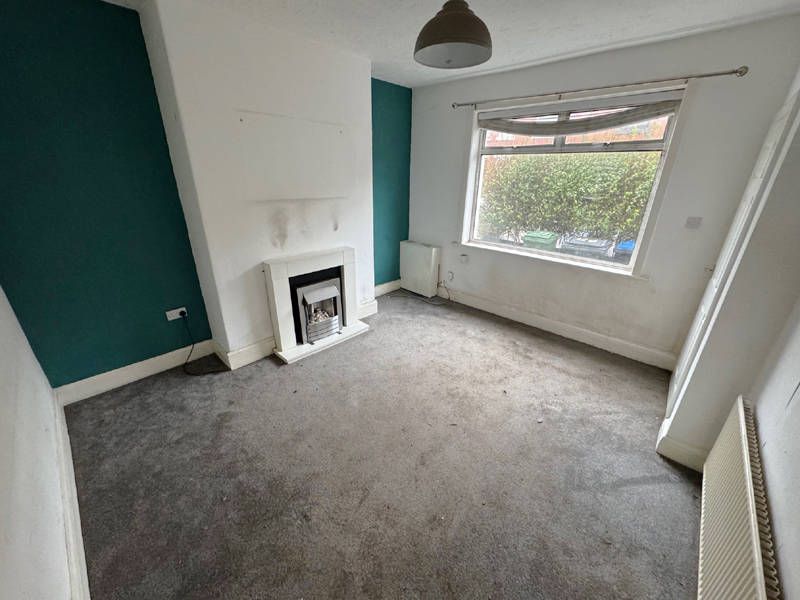 Property photo 3 of 19 Lounge