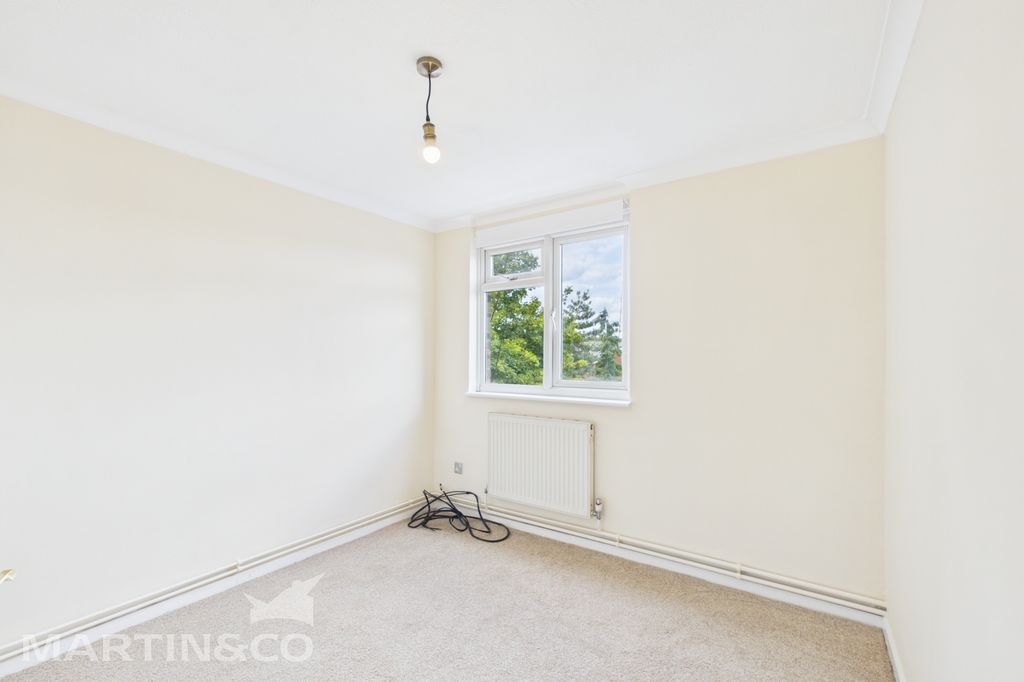 Property photo 3 of 10 Cam01953G0-Pr0184-Still002
