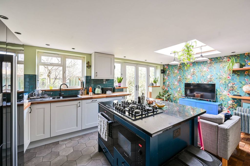 Property photo 3 of 11