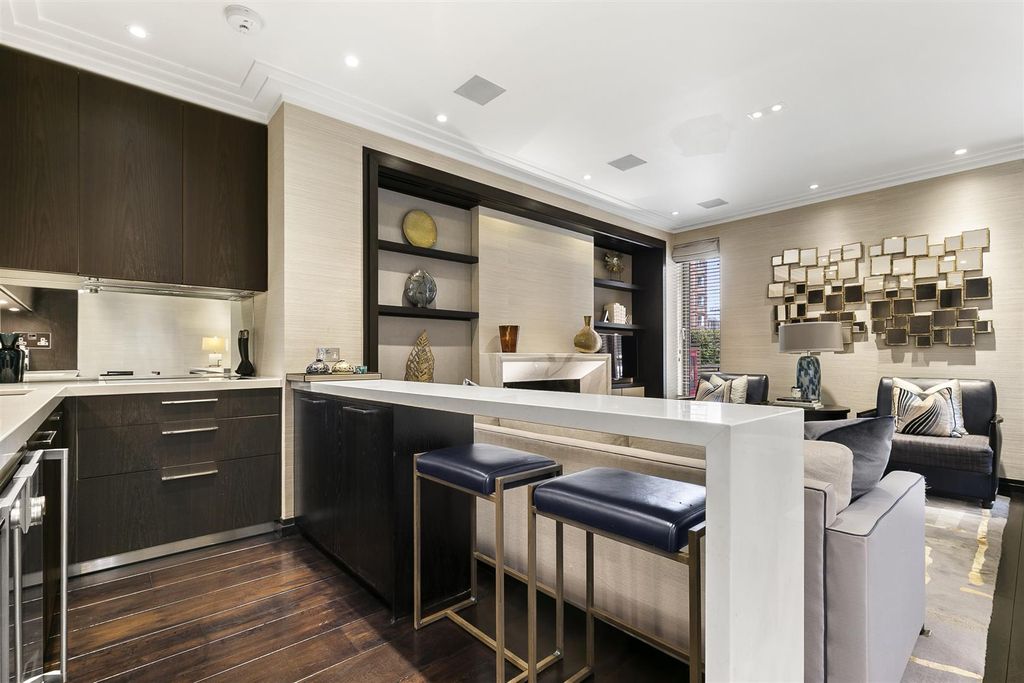 Property photo 3 of 12 Kitchen / Reception