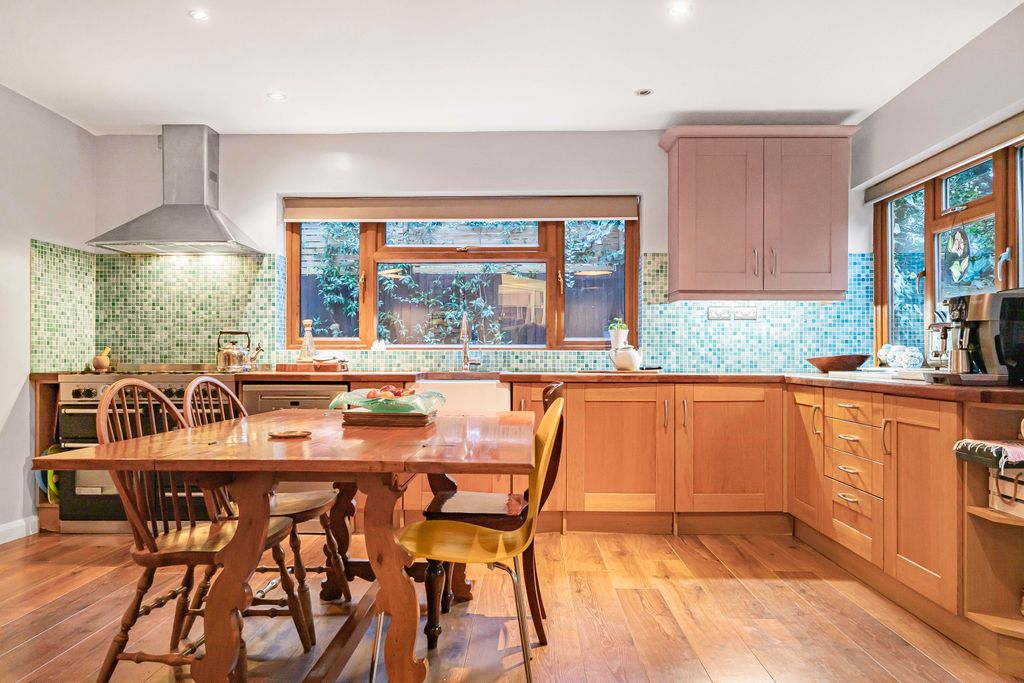 Additional image 12 of 4 bed detached house for saleCastleleigh Court, Enfield EN2