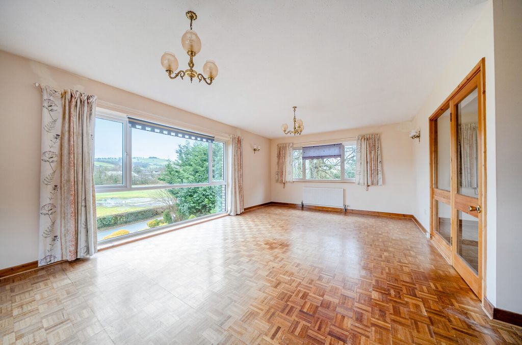 Property photo 2 of 18 1401709-16-697258...