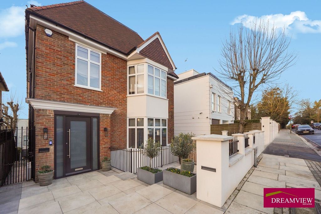 Property photo 1 of 14 3 Bed Flat To Rent West Heath Road, Hampstead Nw3