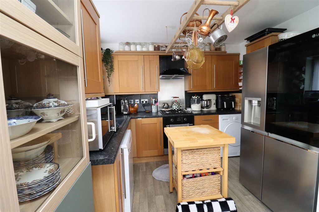 Property photo 2 of 16 Breakfast Kitchen