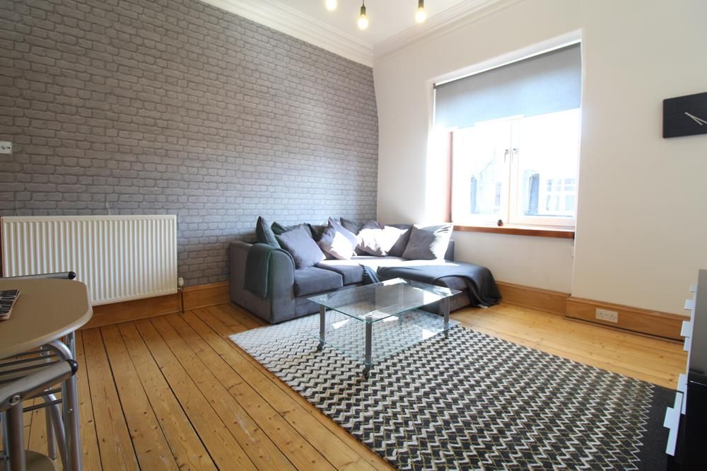 Property photo 2 of 7 Lounge 2