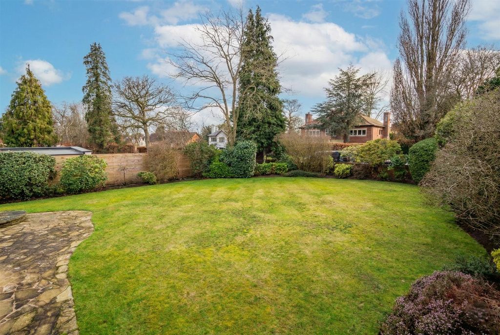 Property photo 2 of 31 Garden 4