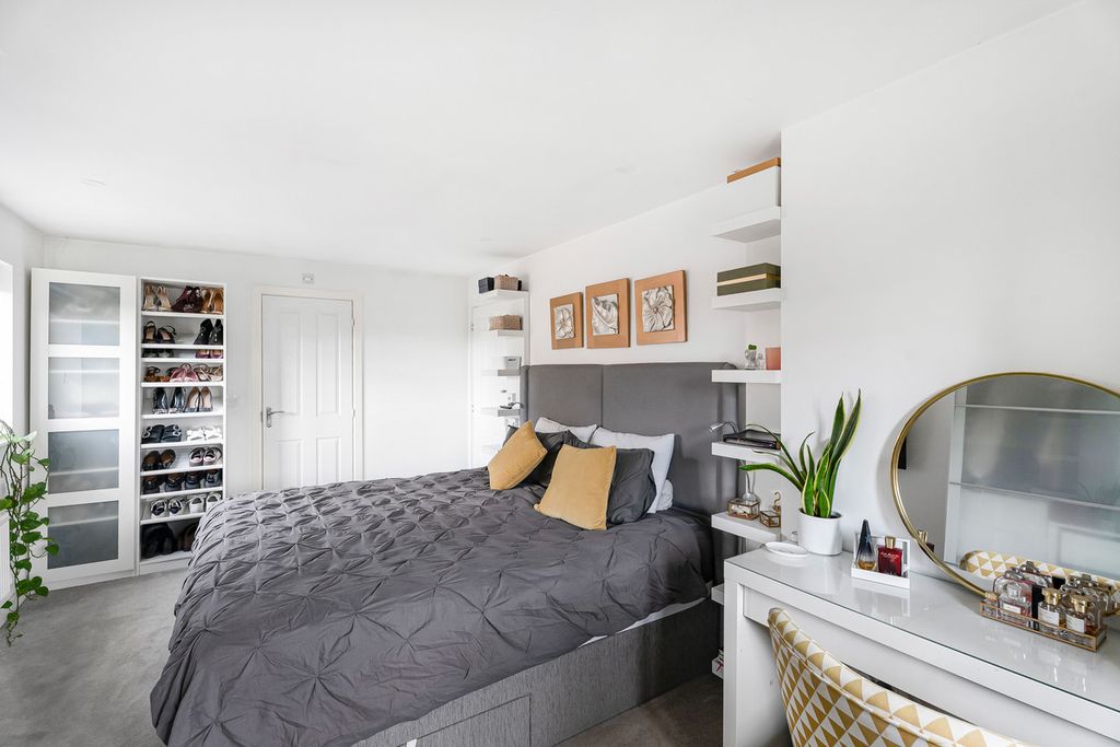 Property photo 3 of 26