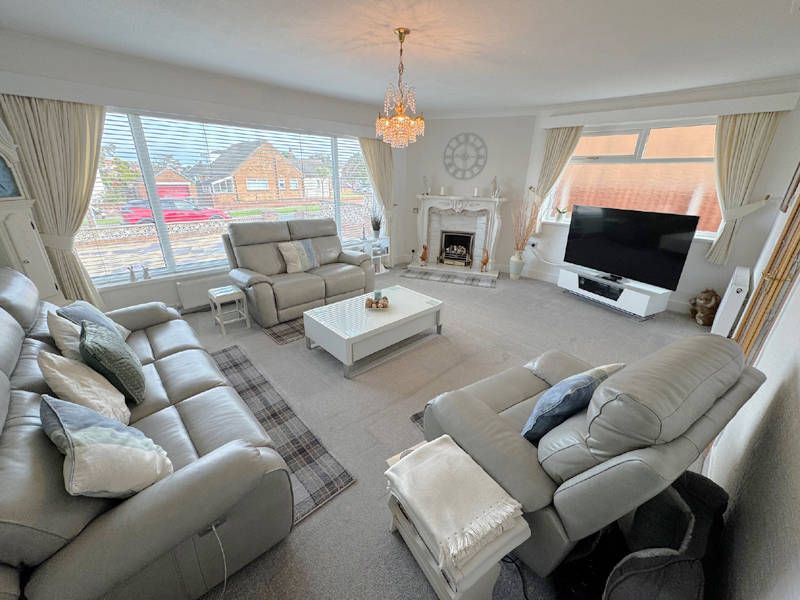 Property photo 2 of 30 Lounge