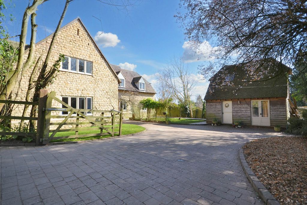 Property photo 2 of 50