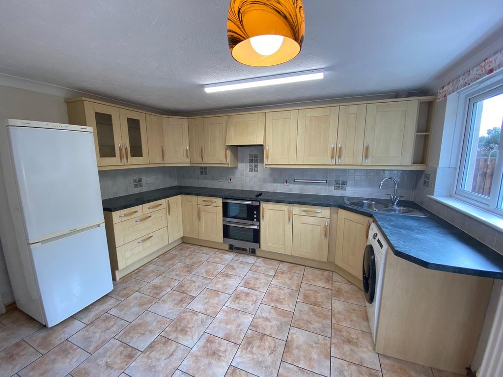Property photo 1 of 6 Kitchen