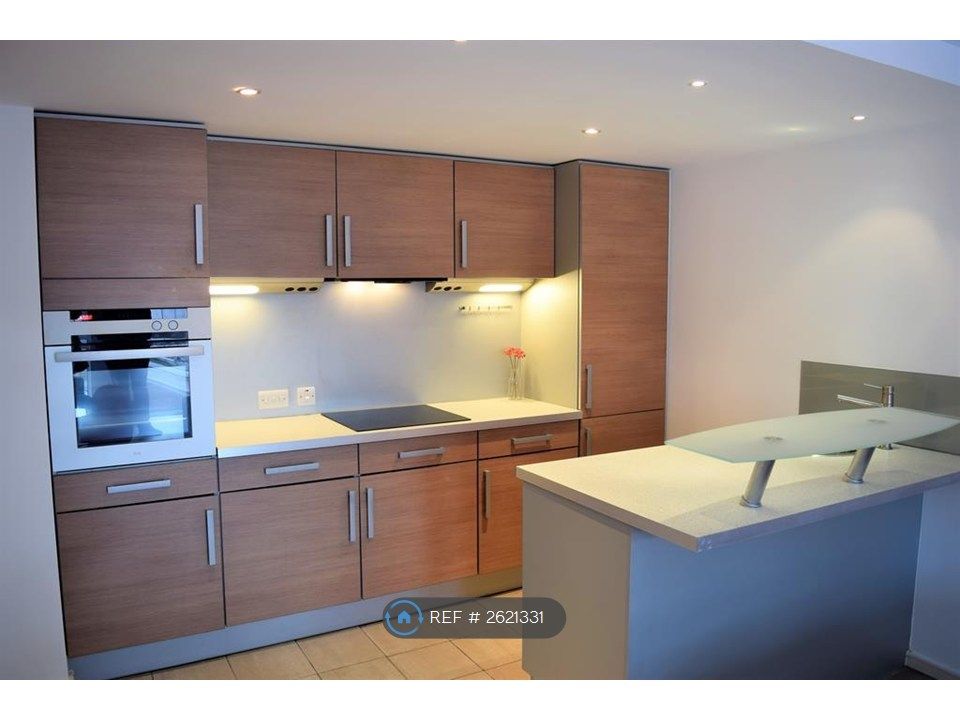 Property photo 3 of 11 Kitchen
