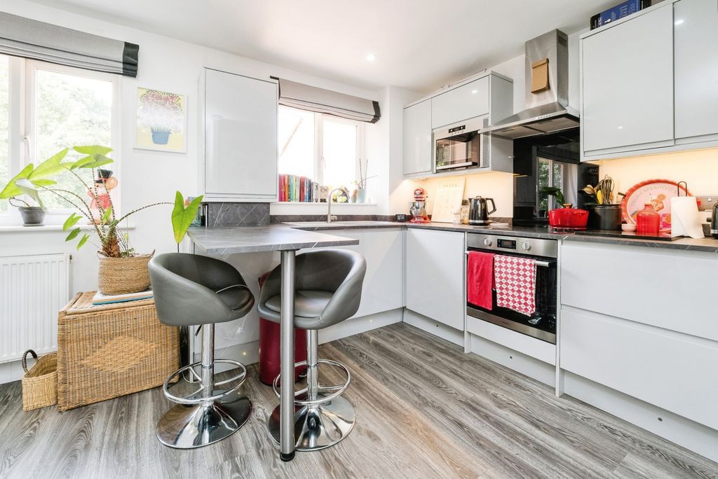 Property photo 2 of 16 Pbox-Img.Jpg