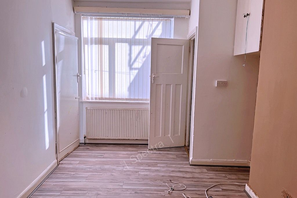 Property photo 3 of 8 Gallery