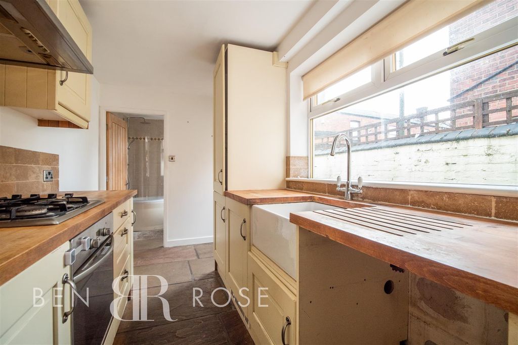 Property photo 3 of 16 Kitchen