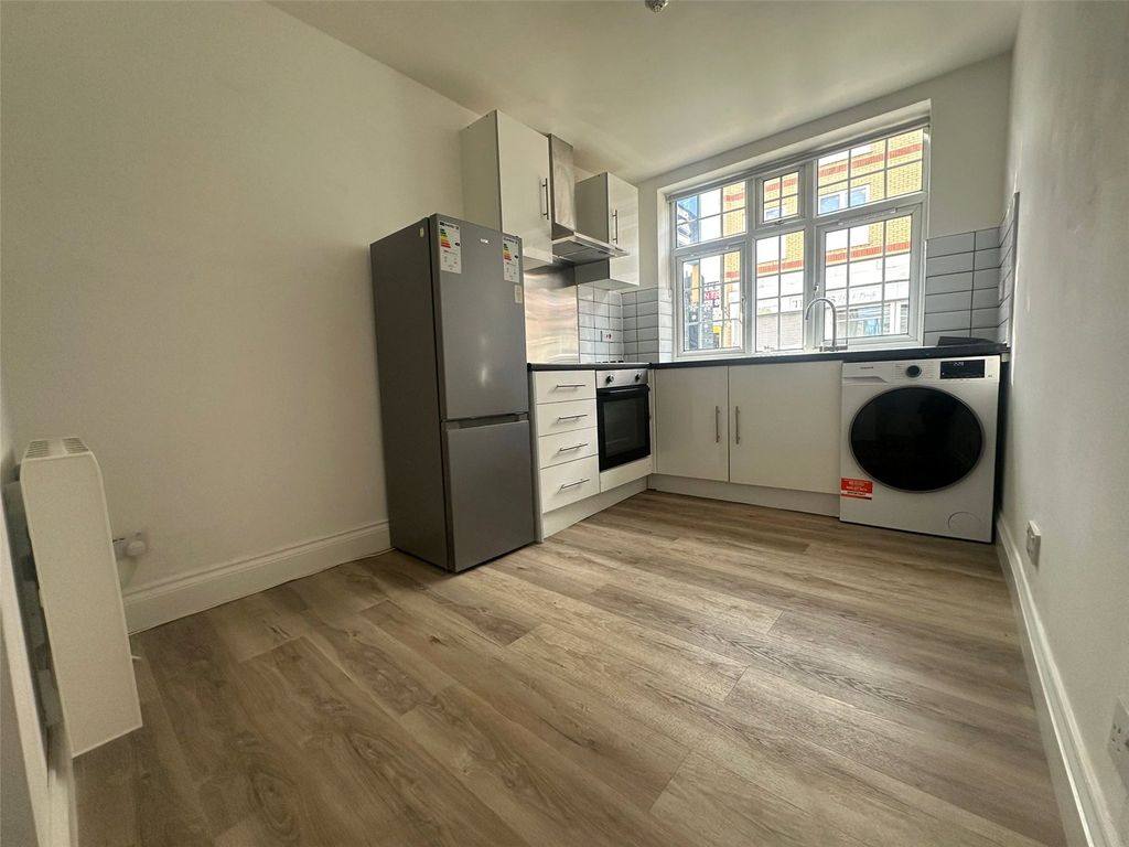 Property photo 1 of 6 Studio