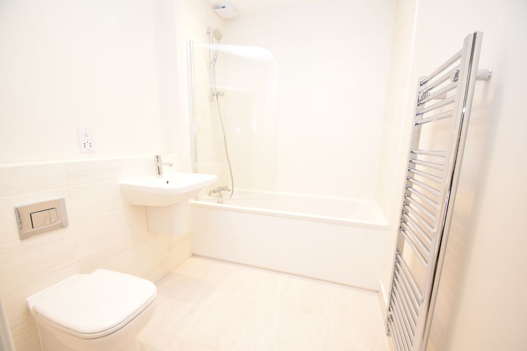 Property photo 3 of 8 Bathroom.Jpg